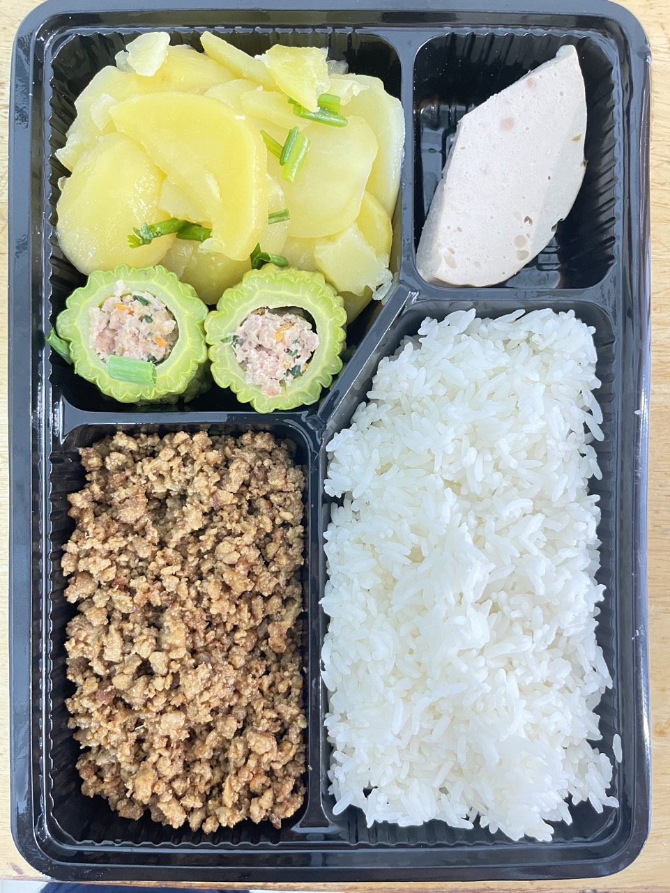 Cơm thịt băm trưng mắm tép